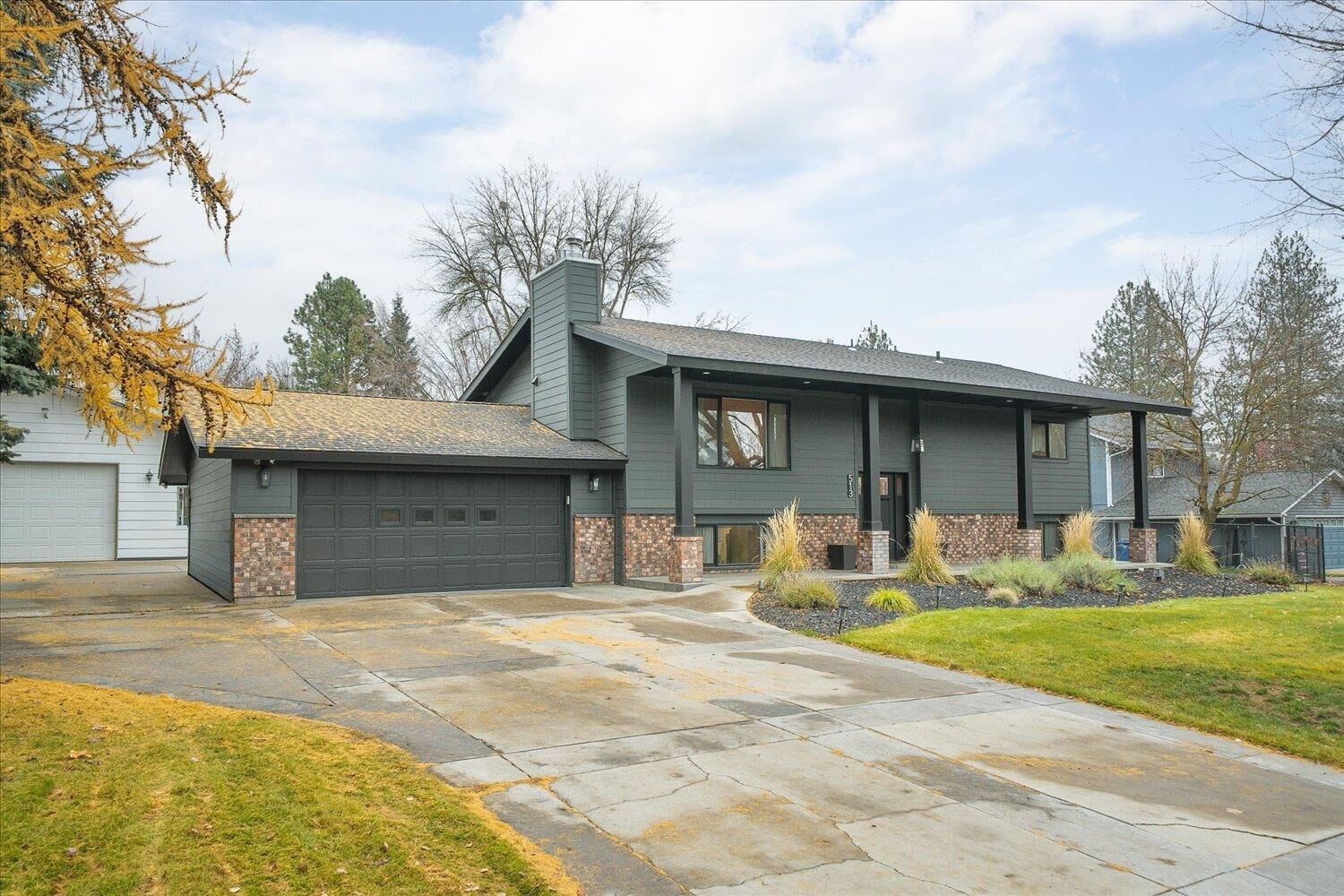 Property Photo:  513 E Silver Pines Ct  WA 99005 