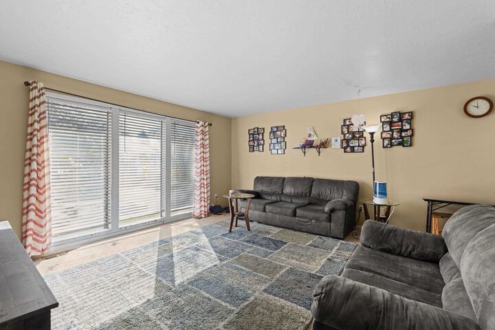 Property Photo:  902 S Calvin Rd  WA 99037 