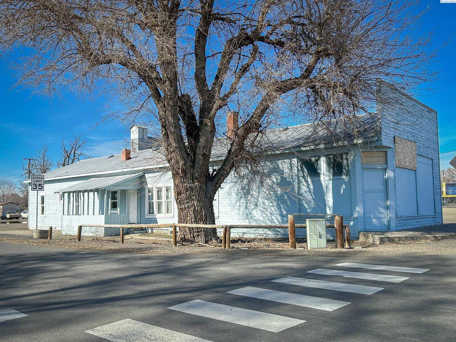 Property Photo:  100902 W Foisy Rd  WA 99350 