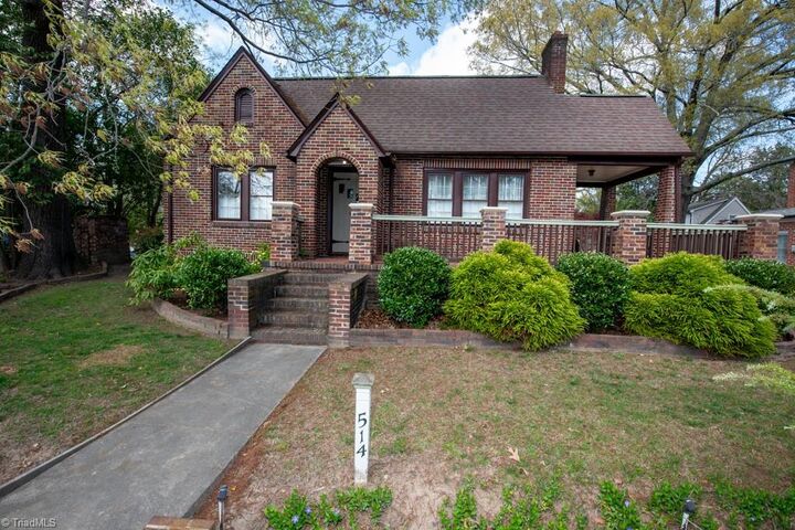 Property Photo:  514 W Parkway Avenue  NC 27262 