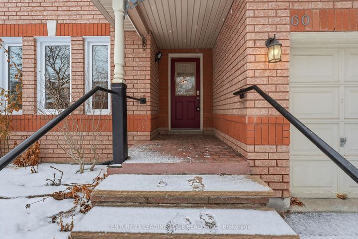 Photo de la propriété:  60 Snedden Avenue  ON L4G 7K6 