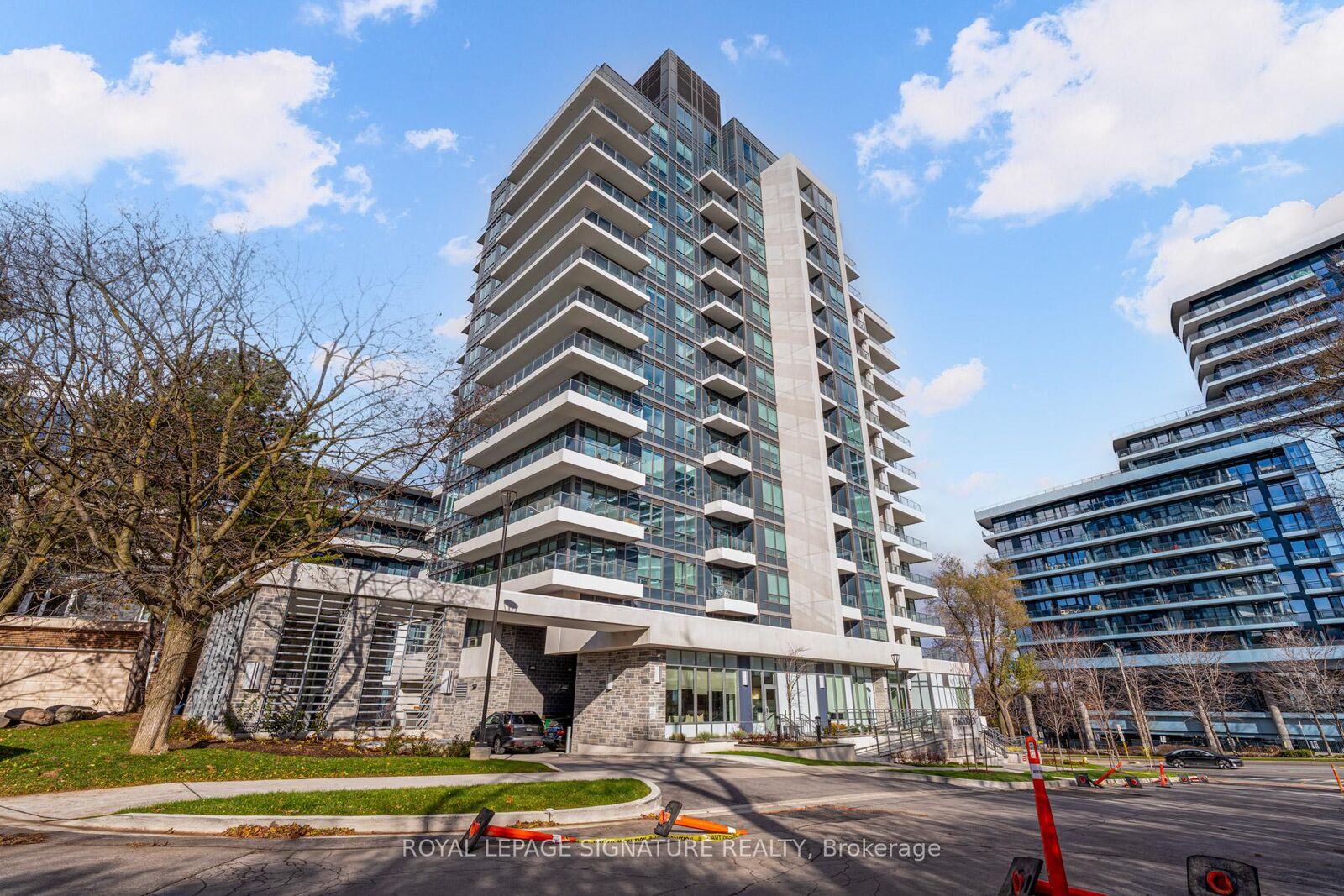 Property Photo: 2 Teagarden Court 604 ON M2N 0L6