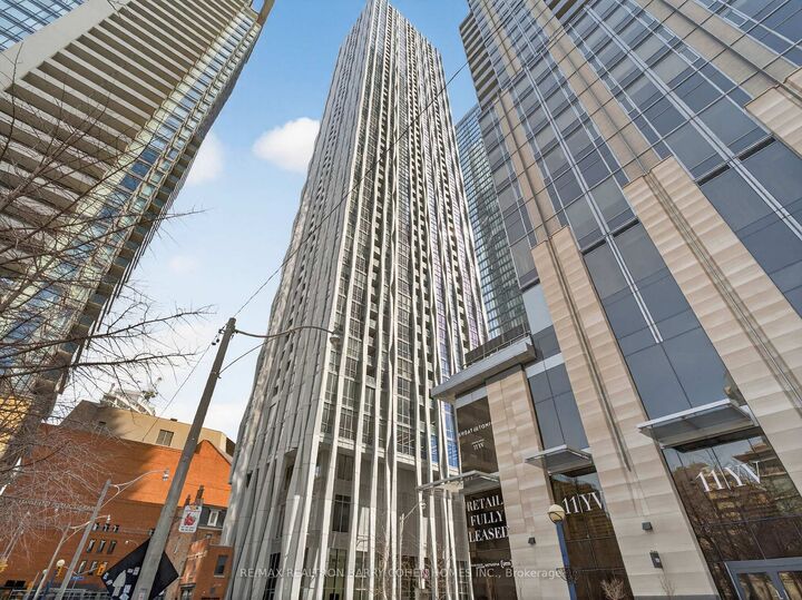 1 Yorkville Avenue 905 — photo 1
