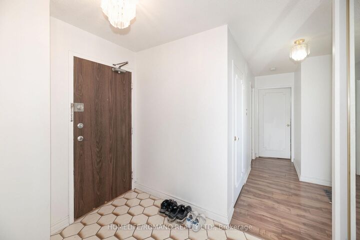 Property Photo:  100 Antibes Drive 702  ON M2R 3N1 