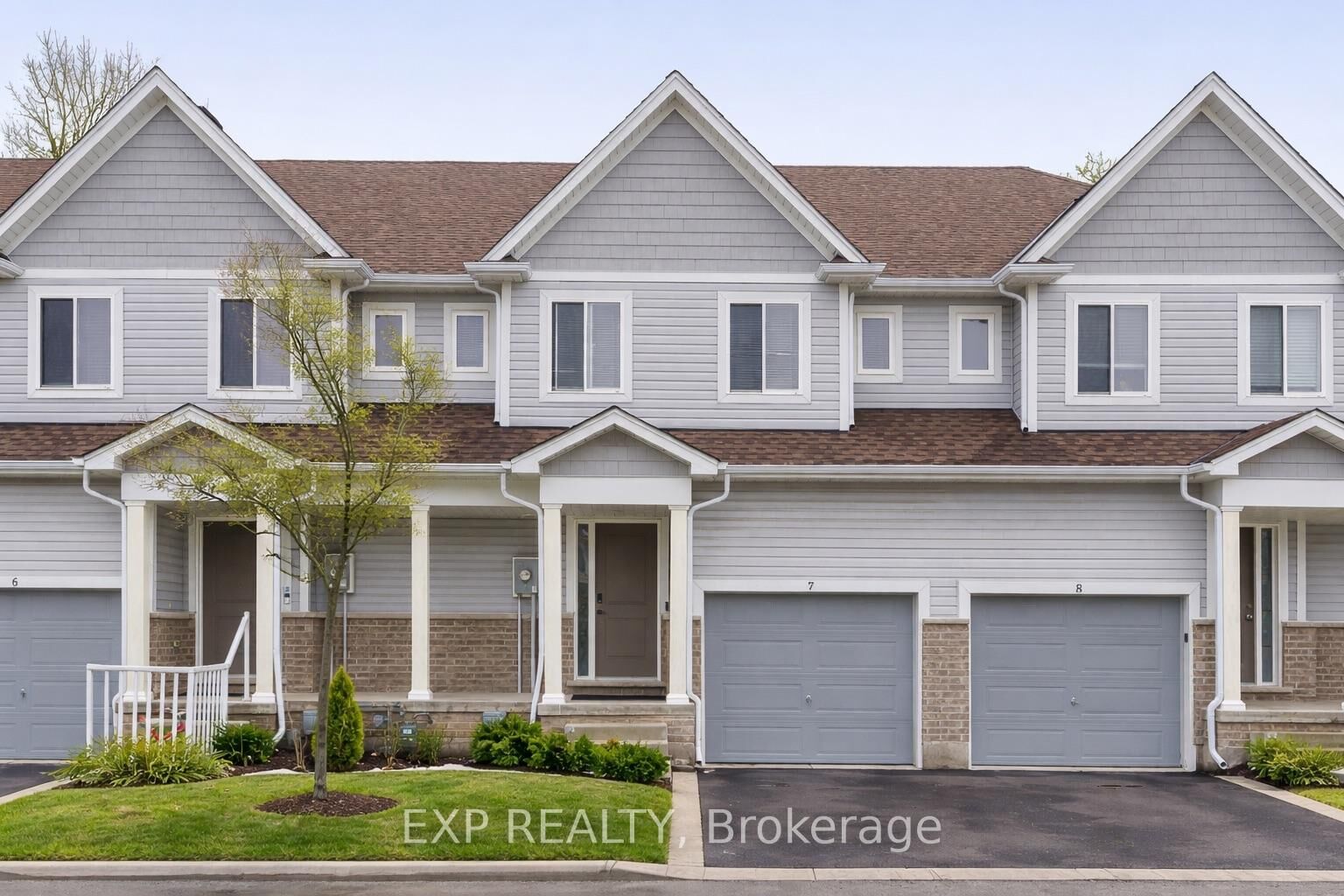 Property Photo: 60 Canterbury Drive 7 ON L2P 0E7