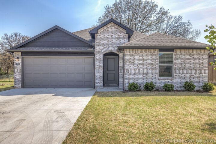 Property Photo:  180 Canton Place  OK 74044 