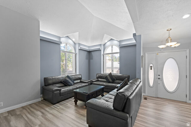 Property Photo: 1522 E Amblewood Ln UT 84124