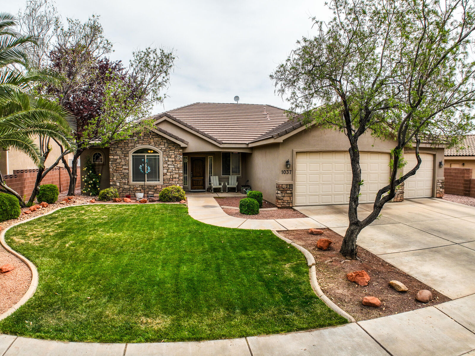 Property Photo:  1037 S 620 East St  UT 84790 