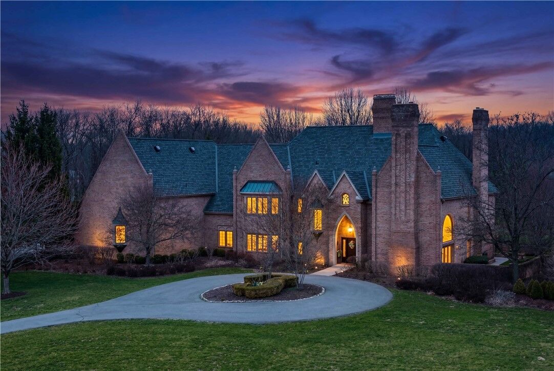 Property Photo:  1501 Theodora Ln  PA 15143 