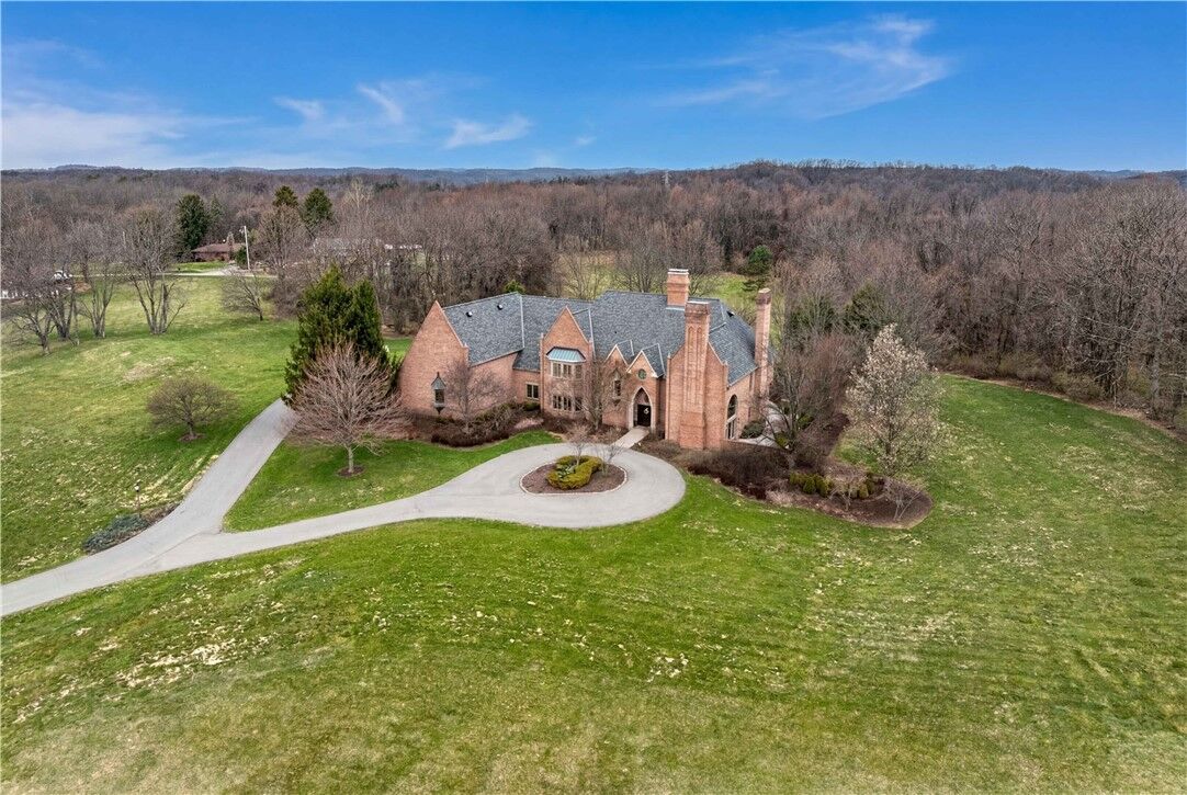 Property Photo: 1501 Theodora Ln PA 15143