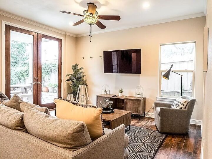 Property Photo:  16308 Lake Loop  TX 78734 