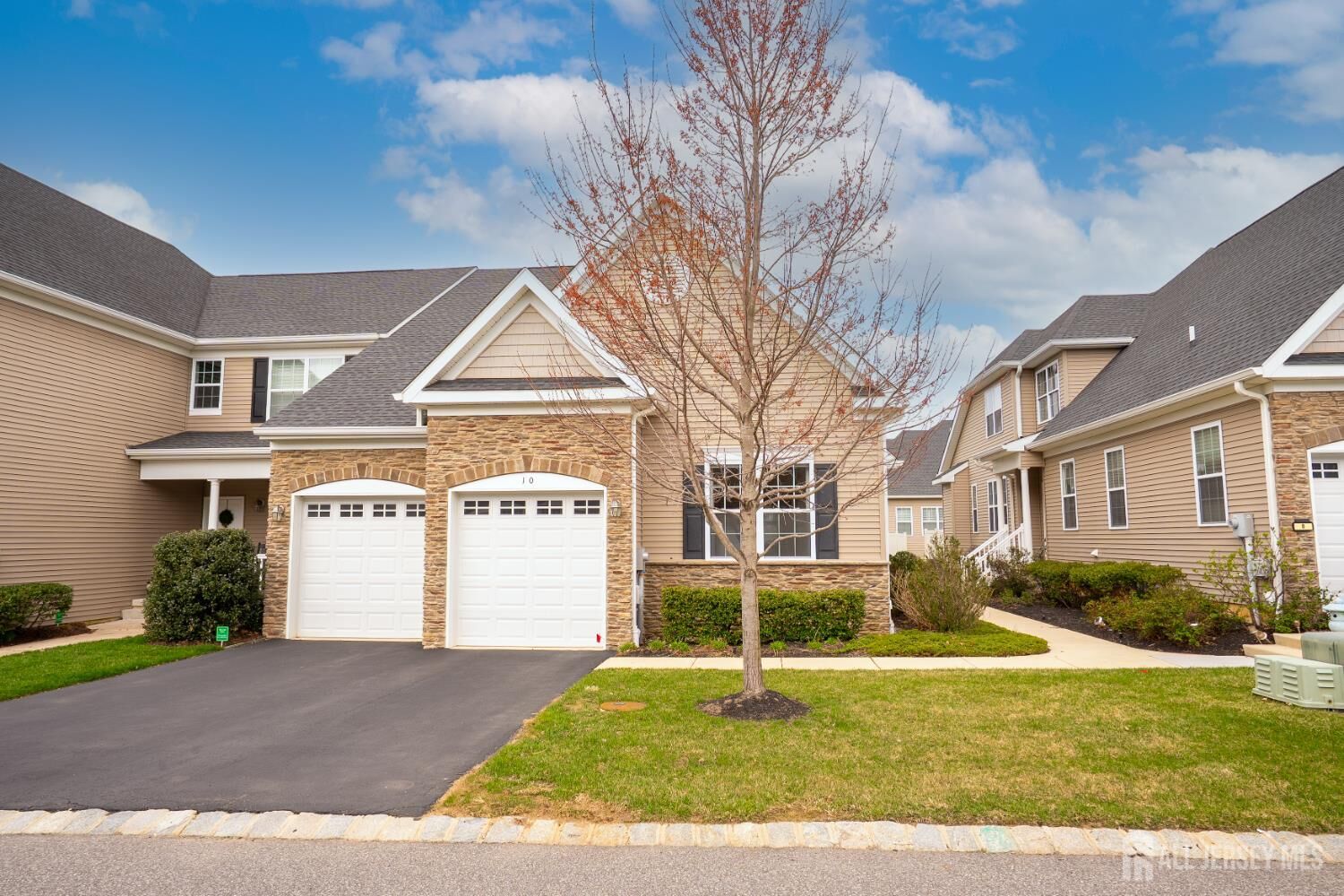 Property Photo:  10 Traditions Place  NJ 08331 