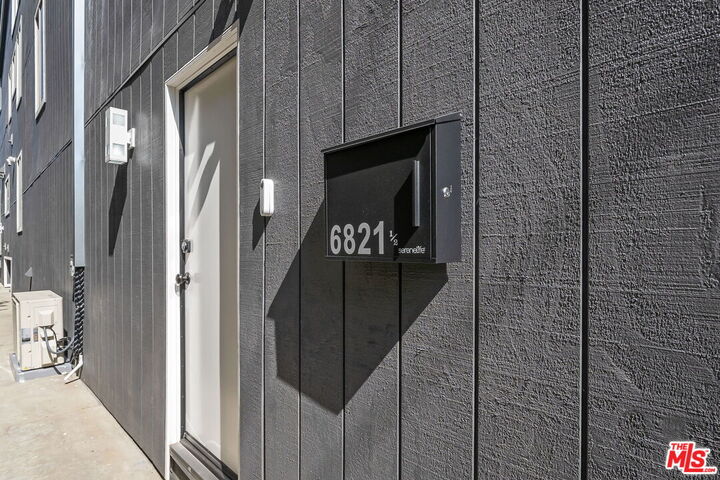 Property Photo:  6821 E Ocean Blvd  CA 90803 