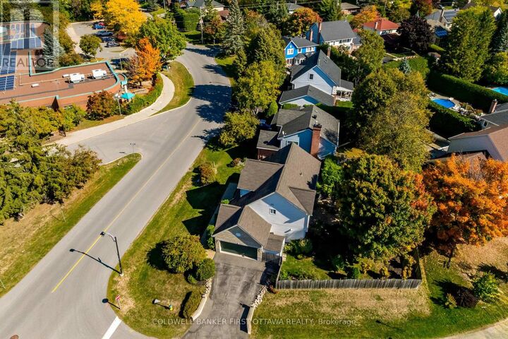 Photo de la propriété: 38 Hobin Street ON K2S 1G8