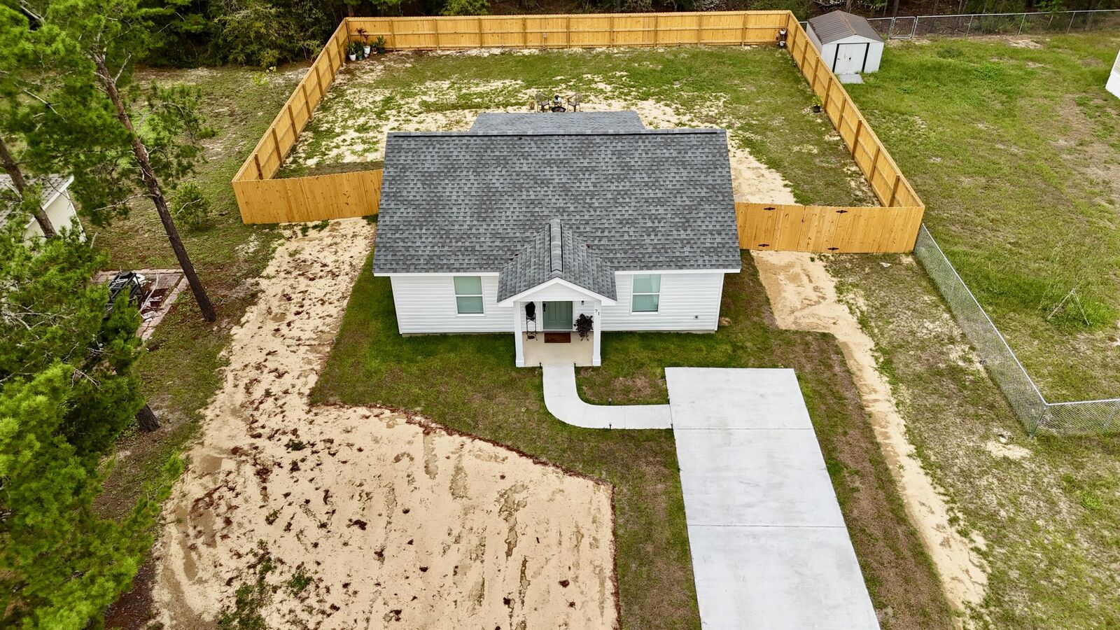 Property Photo: 71 E Lafavre Lane FL 32433