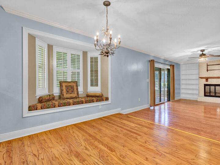 Property Photo: 700 NE Country Club Avenue FL 32547