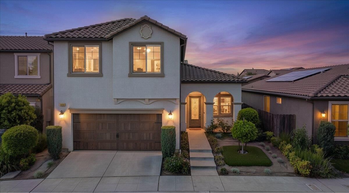 Property Photo: 1859 E Kroeker Avenue CA 93730