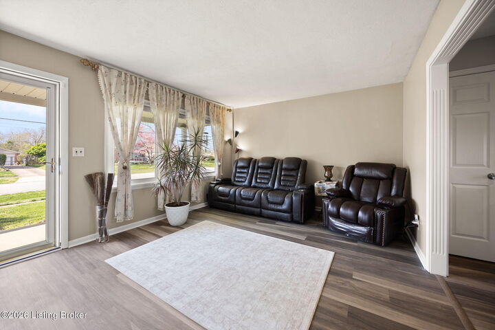 Property Photo:  2407 Roddy Rd  KY 40216 