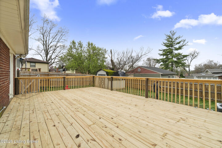 Property Photo: 3140 Hunsinger Ln KY 40220