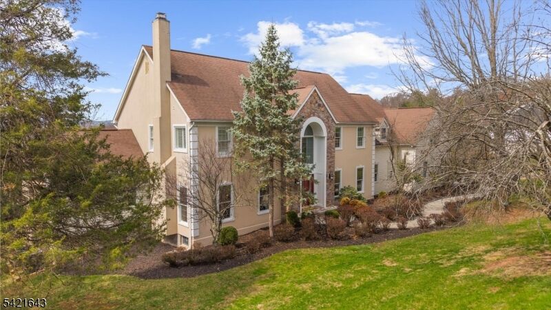 Property Photo:  10 Blue Cliff Dr  NJ 08833 