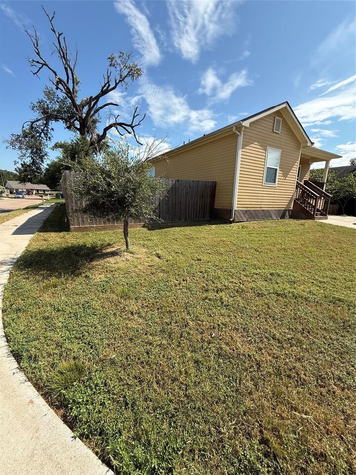 Property Photo:  11639 Woodbuck Trail  TX 77013 