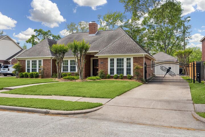 Property Photo: 15114 Greenleaf Lane TX 77062