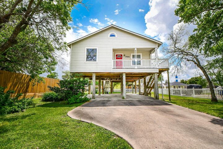 Property Photo: 704 6th Street TX 77565