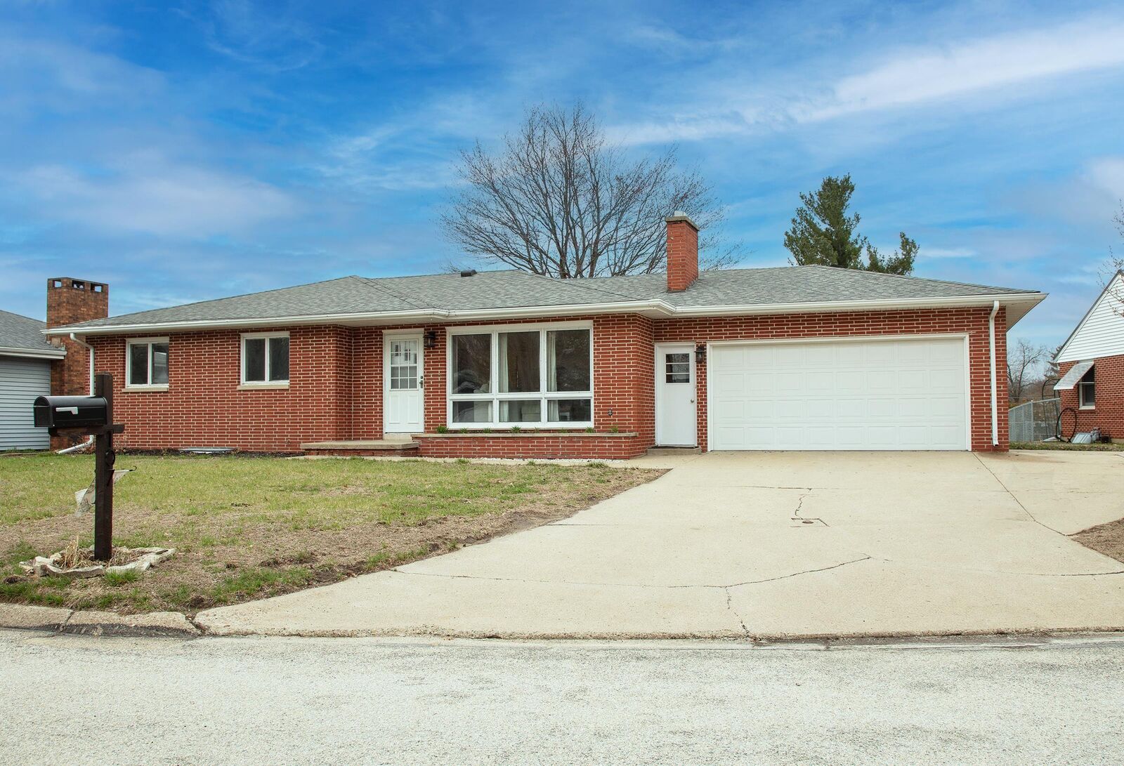 Property Photo:  107 Crestwood Ave  IA 50677 
