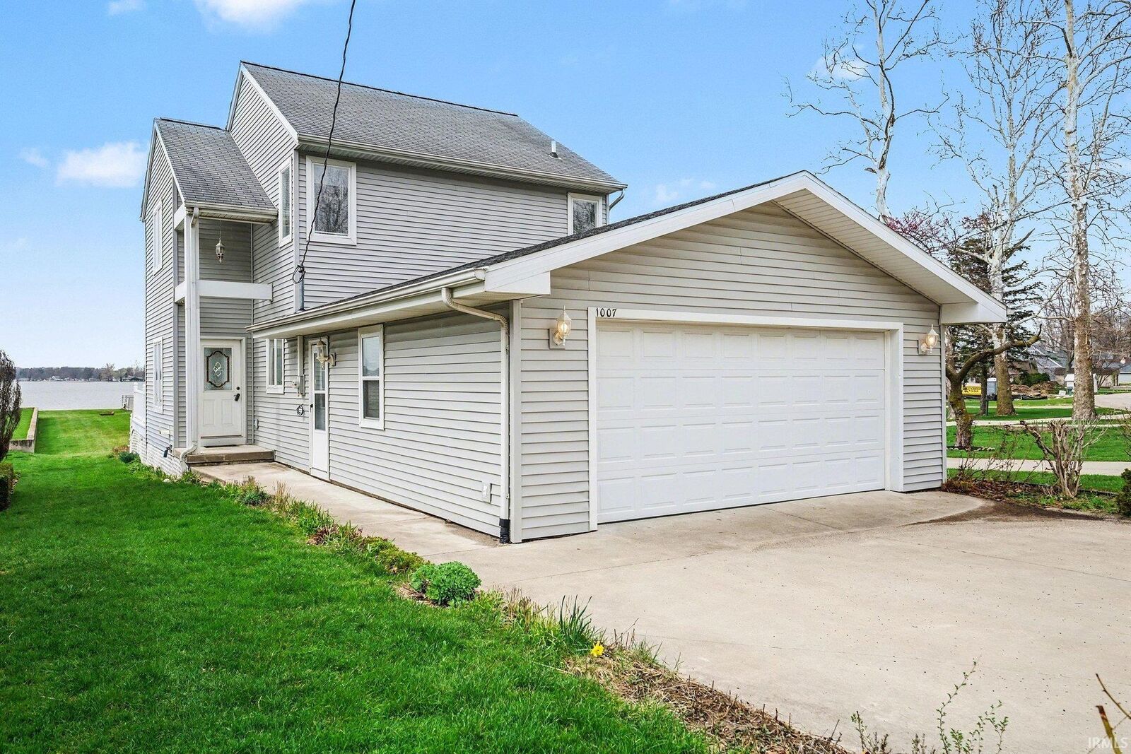 Property Photo: 1007 Chapman Lake Drive IN 46582