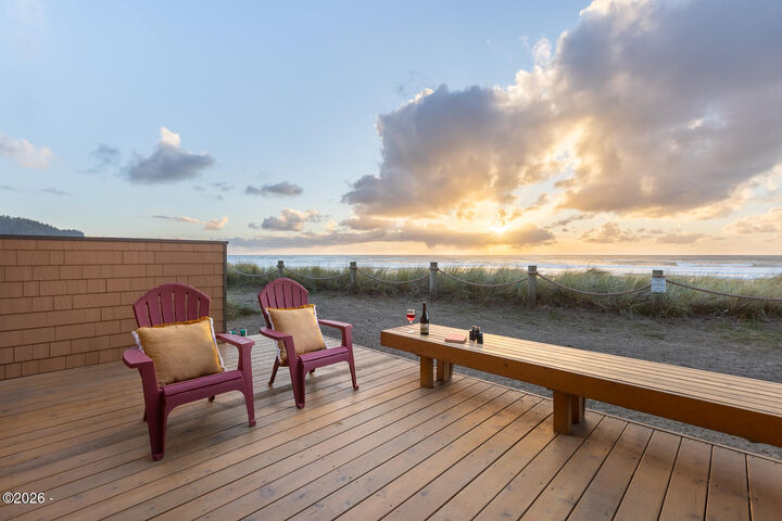 Property Photo:  48060 Breakers Boulevard #7  OR 97149 