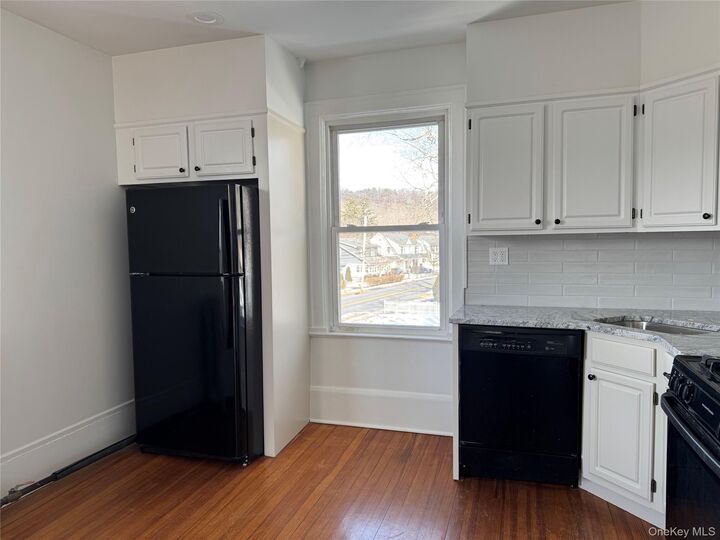 Property Photo:  129 Washington Avenue 1 Side  NY 10570 