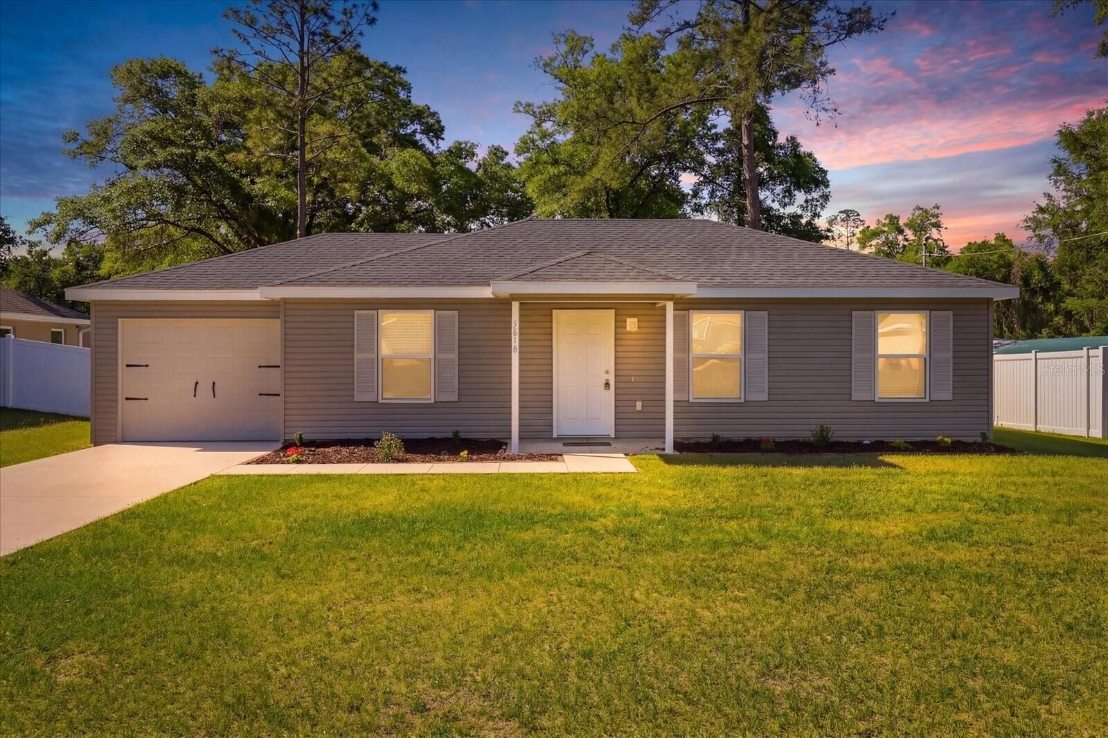 Property Photo: 5610 NW 57th Place FL 34482