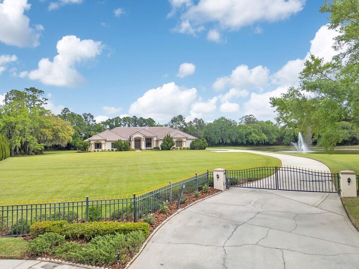 Property Photo:  3300 Bridgefield Drive  FL 33803 