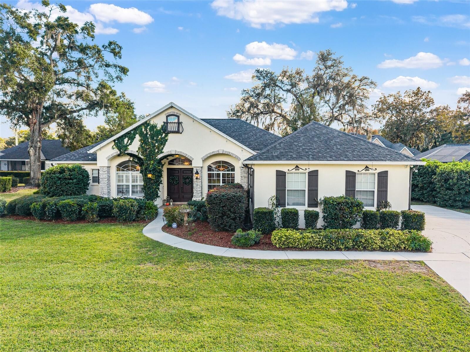 Property Photo:  2720 SE 29th Street  FL 34471 