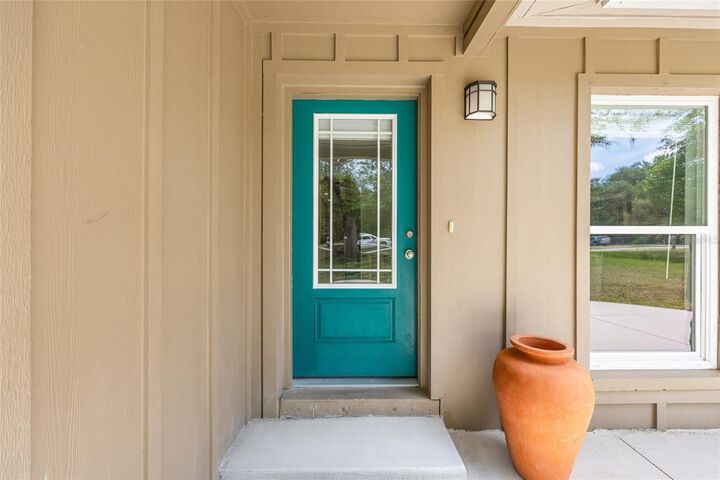 Property Photo: 2605 SW 100th Street FL 32608