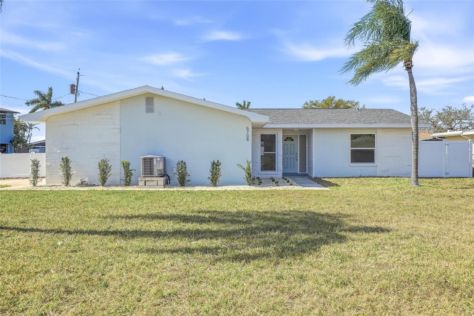 Property Photo:  5708 Bayshore Drive  FL 33772 