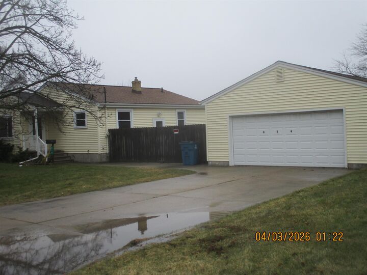 Property Photo:  414 Cambridge Street  MI 48708 