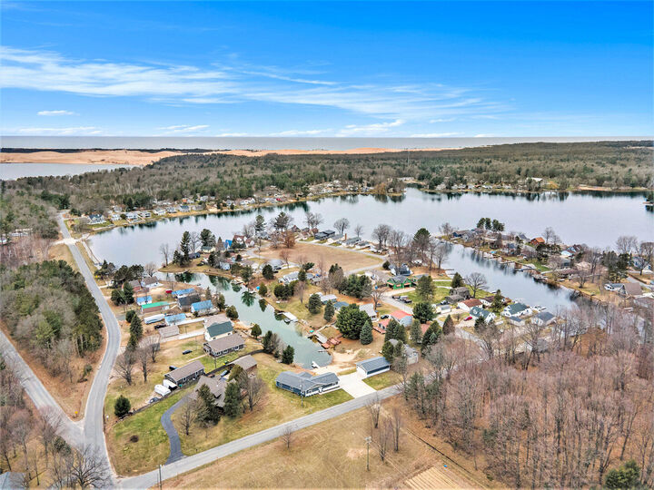 Property Photo:  1641 N Arrowhead Drive  MI 49436 