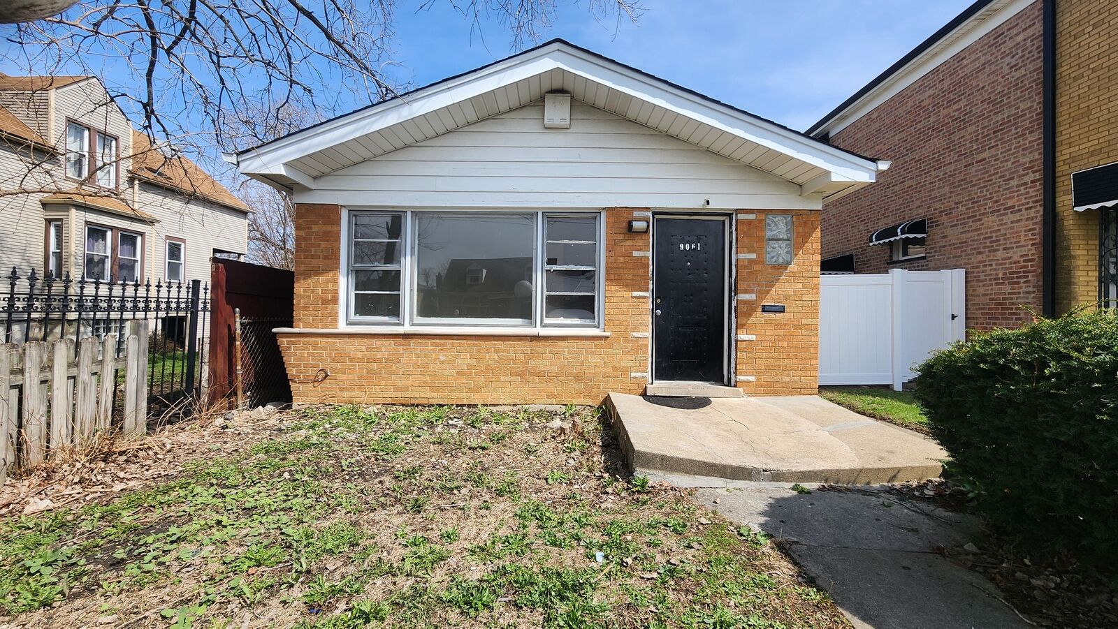 Property Photo: 9061 S Parnell Avenue IL 60620