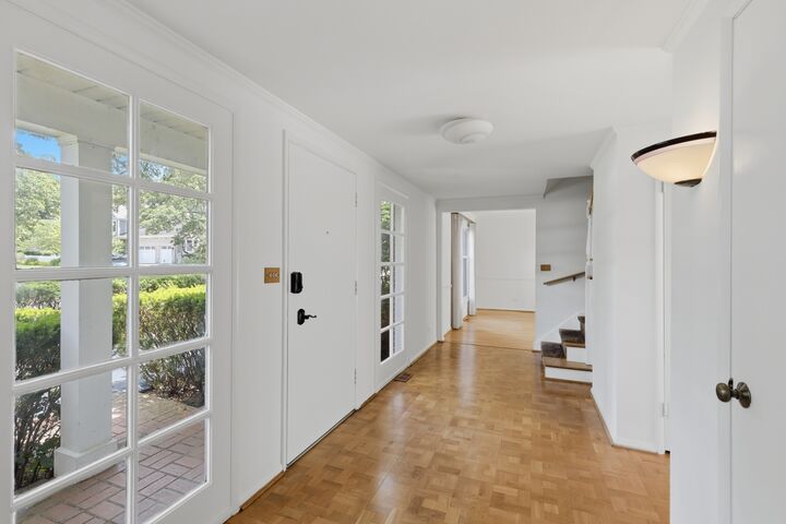 Property Photo:  