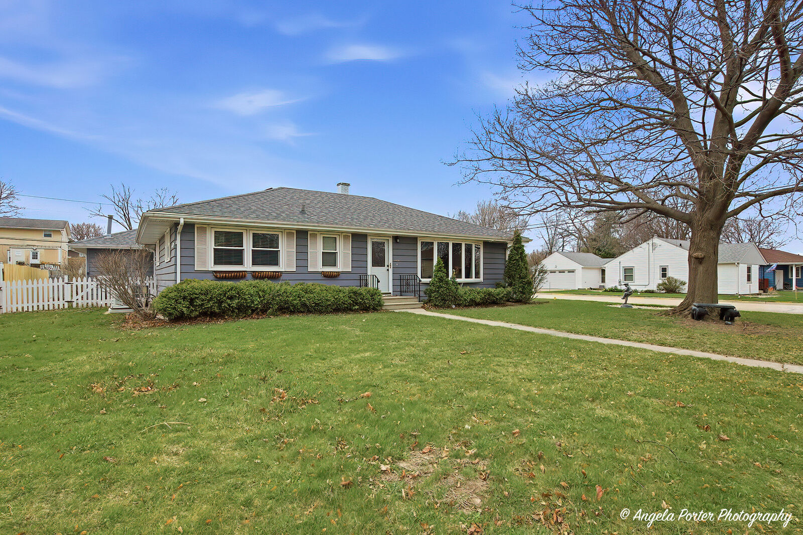 Property Photo:  201 Panama Avenue  IL 60140 