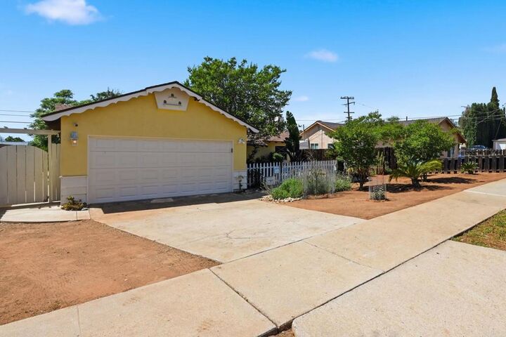 Property Photo:  1284 Tangerine Street  CA 92021 