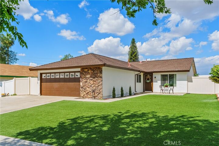 Property Photo:  1065 Bascomb  CA 92507 