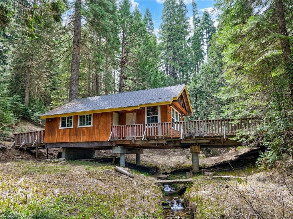 Property Photo:  7739 Black Pine  CA 93623 