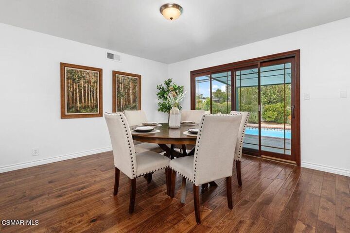 Property Photo:  43 W Sidlee Street  CA 91360 