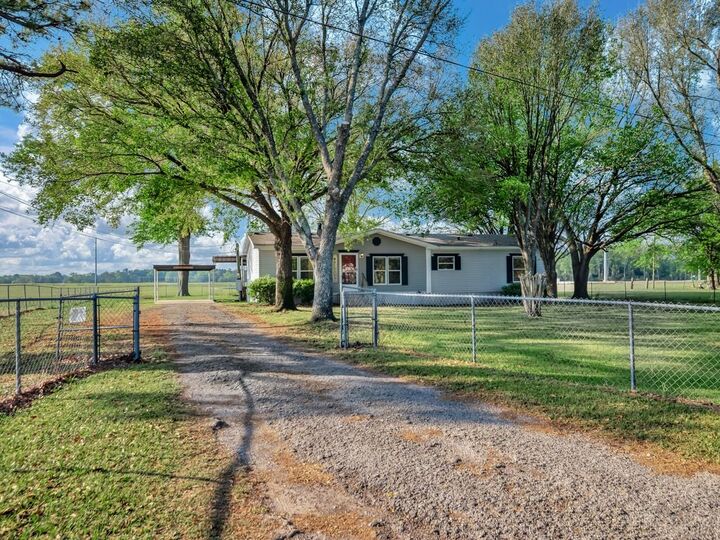 Property Photo:  401 Albritton Lane  TX 75901 