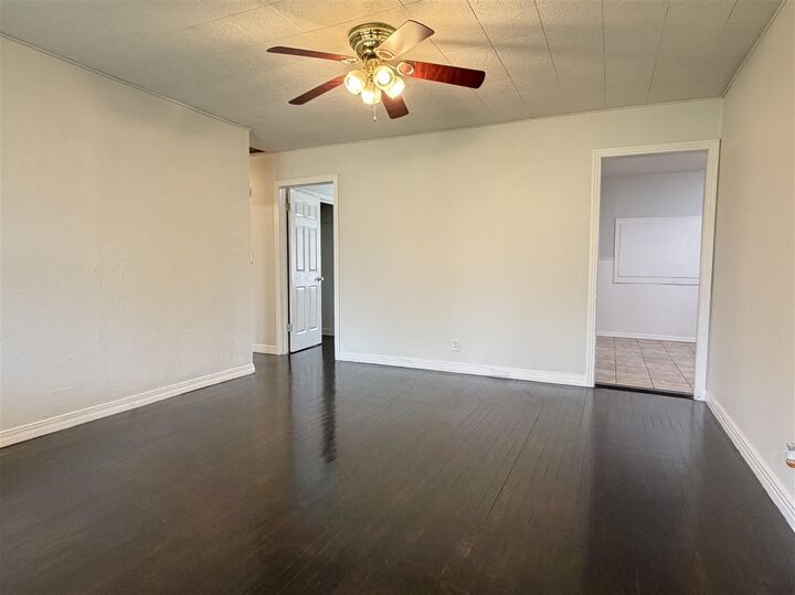 Property Photo:  926 N Palm  OK 74601 