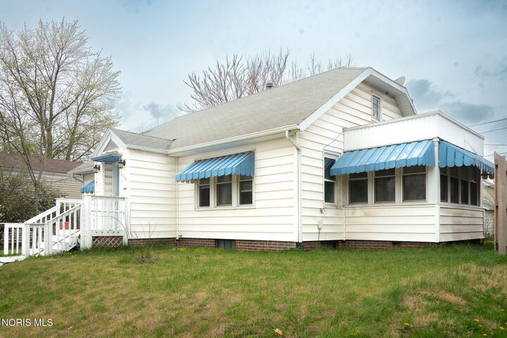 Property Photo:  304 Hopkins Street  OH 43512 