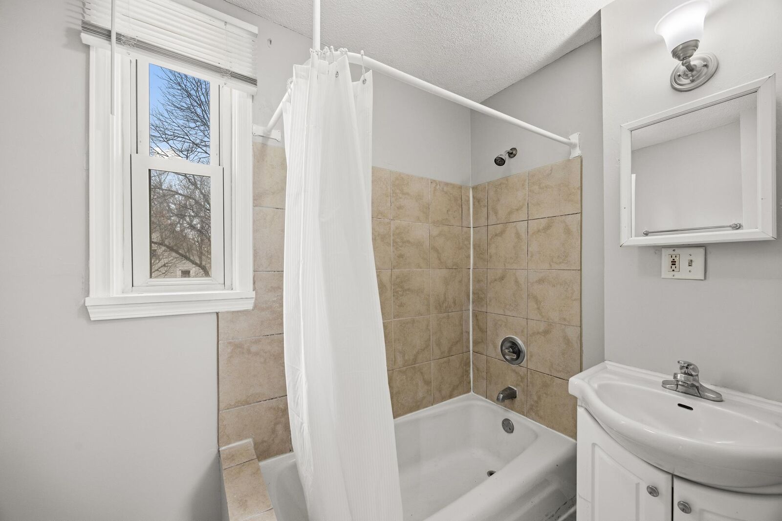 Property Photo:  1826 Jackson Street NE  MN 55418 