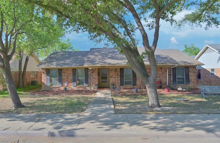 Property Photo:  2307 Statler Drive  TX 75007 